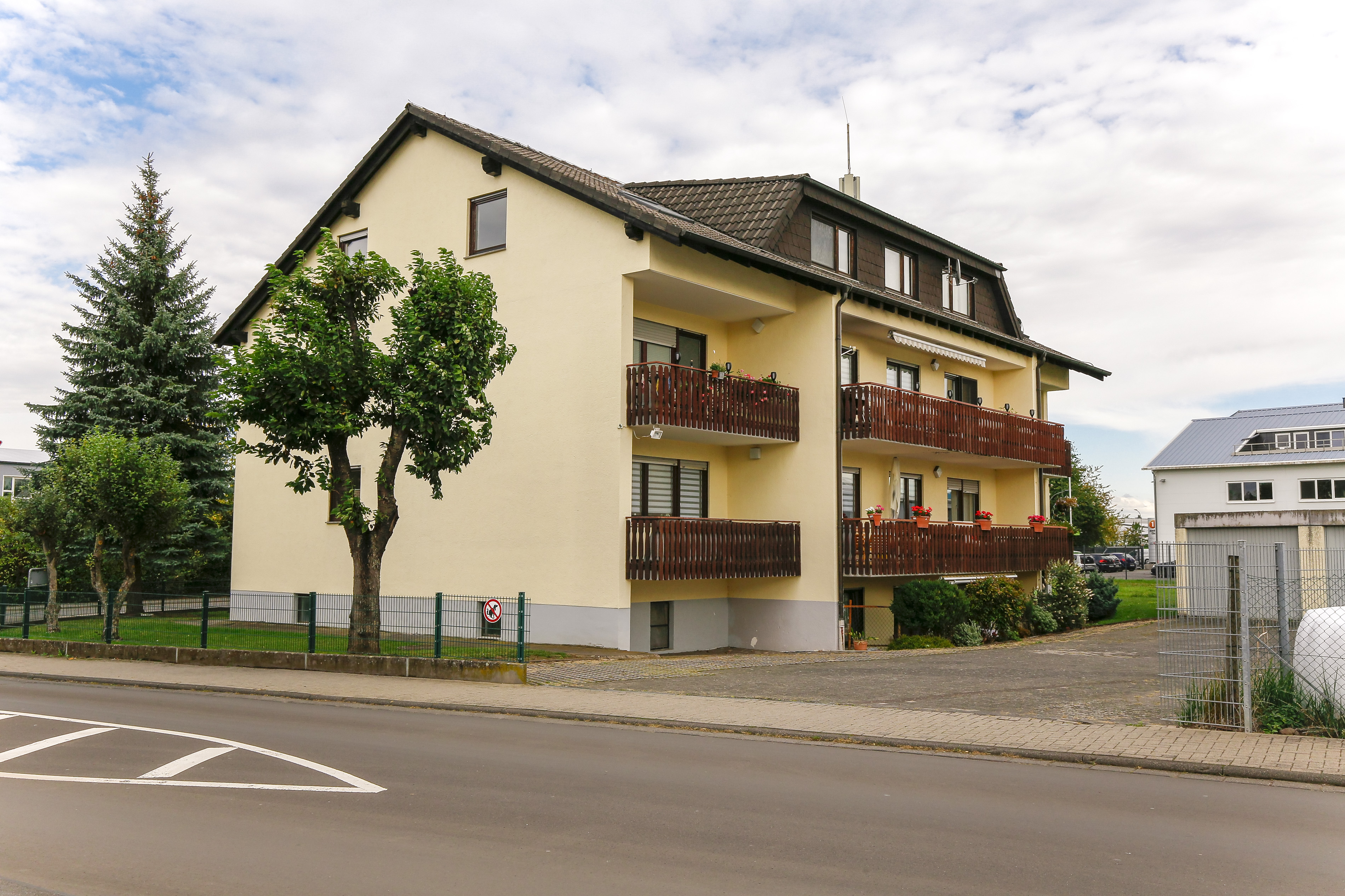 Lich — Gottlieb-Daimler-Straße 1